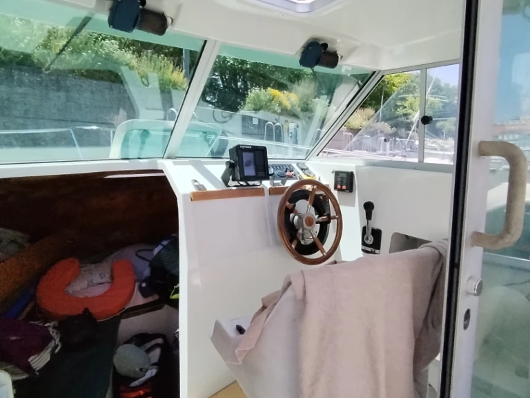 Pronajmout Motorová loď se skipperem či ne Jeanneau v Meillerie