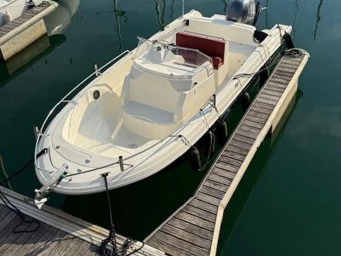 Pronájem Motorová loď Pacific Craft s licencí