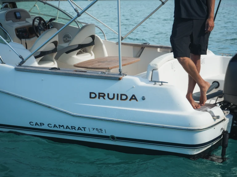 Pronájem lodi Jeanneau Cap Camarat 7.5 WA v Port d'Addaia (City) na Samboatu