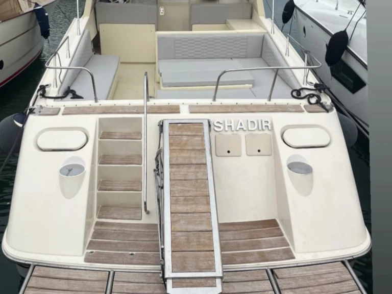 Pronajmout Motorová loď se skipperem či ne Riva v Castellammare di Stabia