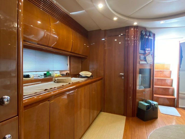 Pronajmout si Riva RIVALE 52 v Castellammare di Stabia