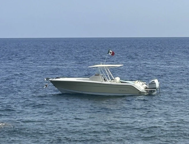 Robalo R30 jednotlivci a charterové společnosti v Neapol