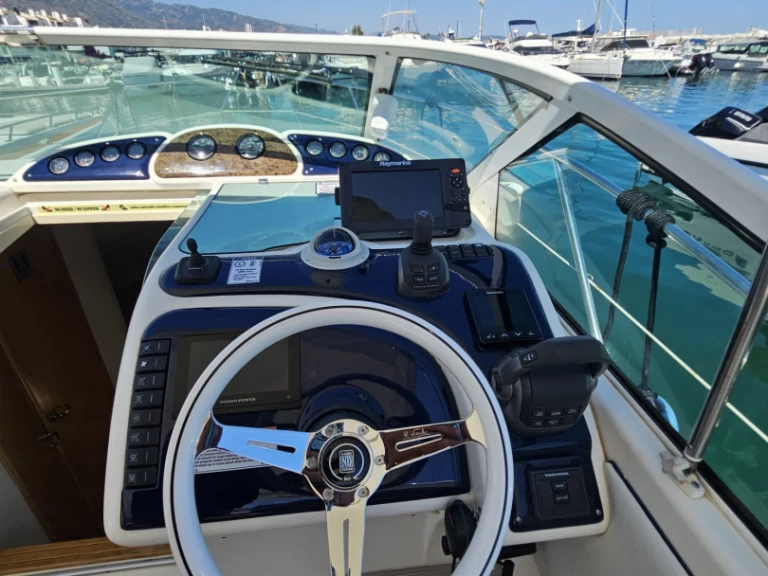 Pronajmout Motorová loď se skipperem či ne Fairline v Puerto Banús