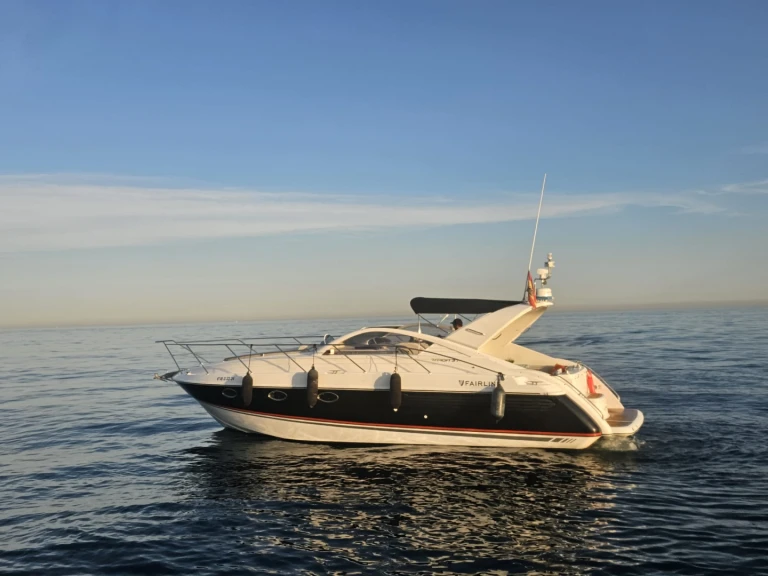 Pronajmout Motorová loď se skipperem či ne Fairline v Puerto Banús