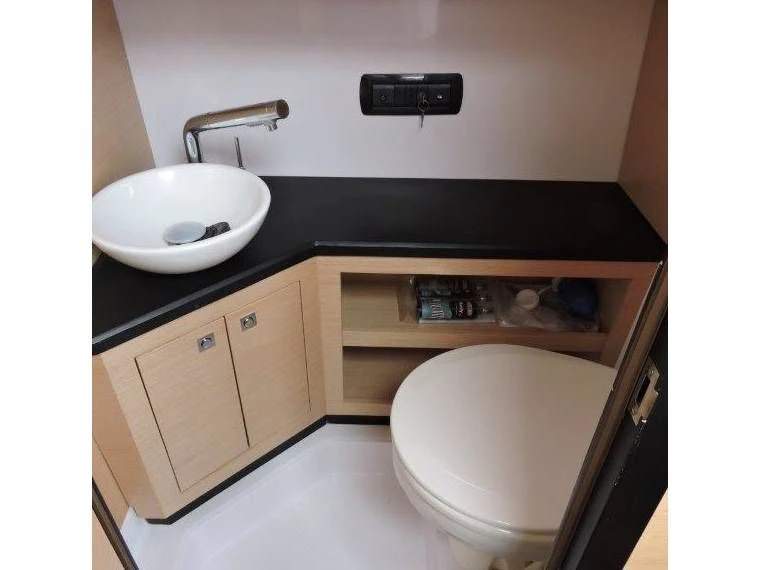 Pronájem lodi Castellammare di Stabia lákavé ceny Shadow 28