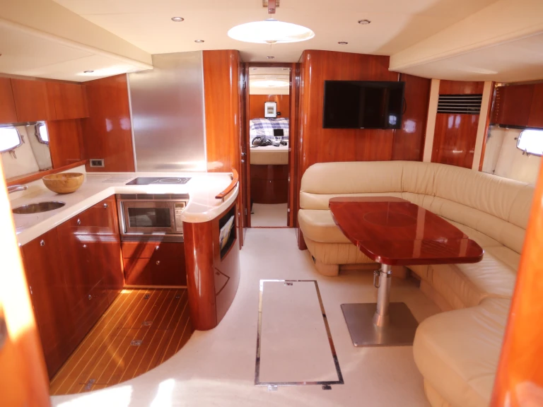 Fairline Targa 52 jednotlivci a charterové společnosti v Mahon
