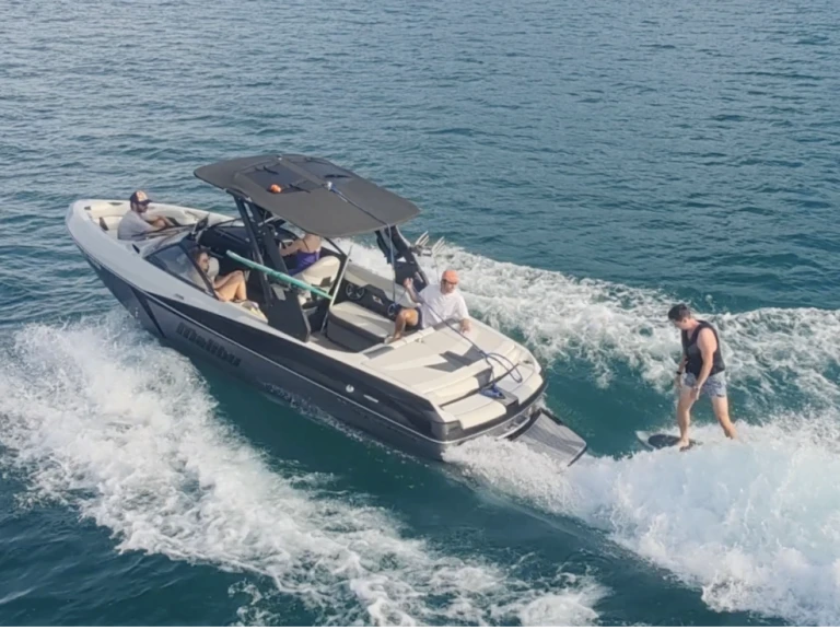 Pronájem lodi Malibu WakeSetter 22 VLX v Ouchy na Samboatu