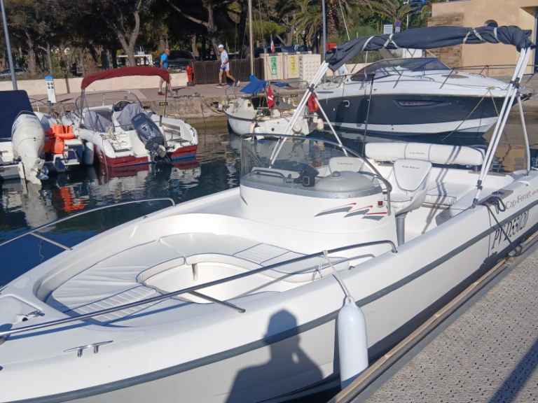 Pronajmout si Bénéteau Cap ferret 650 v Bormes-les-Mimosas