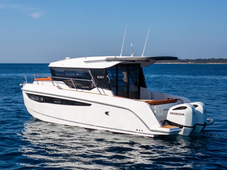 Pronajmout si Advanced Yachts Kavi 9 v Split
