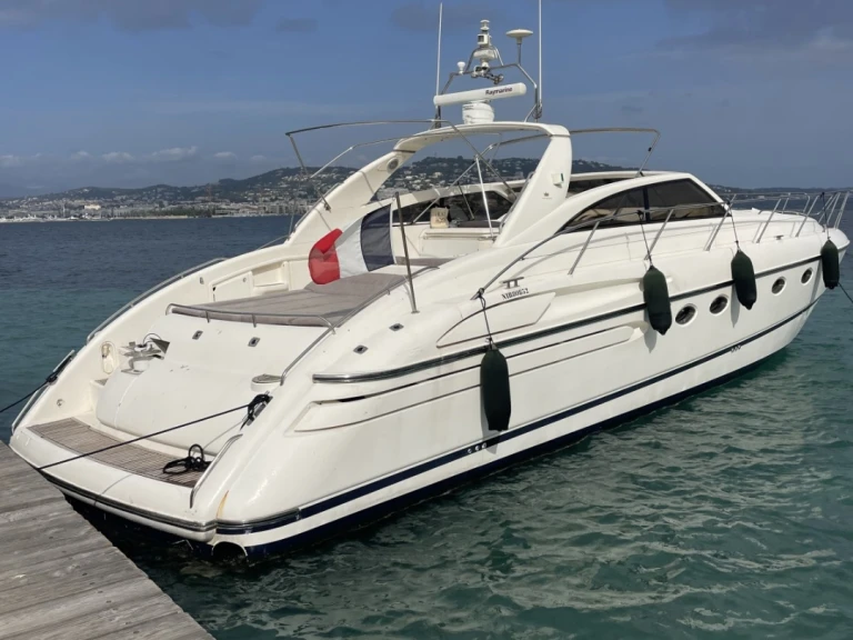 Pronajmout Motorová loď se skipperem či ne Princess v Cannes