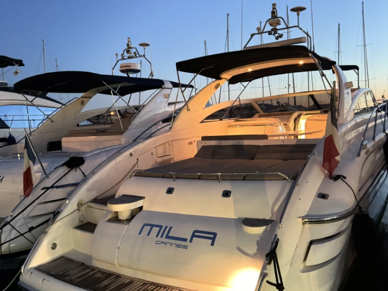 Princess Princess V52 jednotlivci a charterové společnosti v Cannes