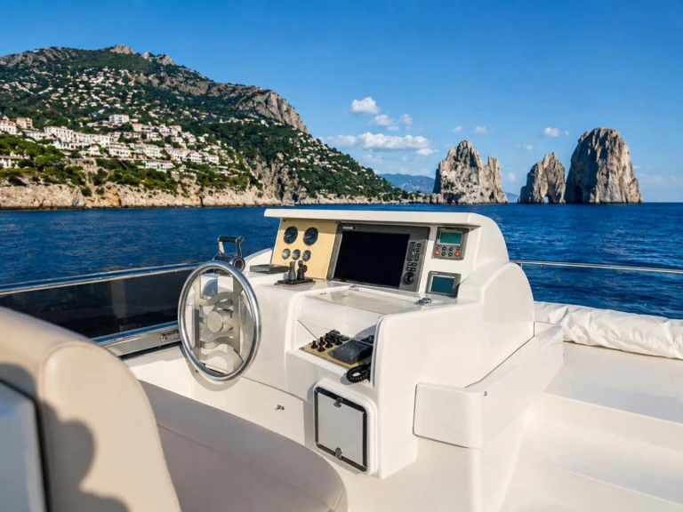 Pronajmout Jachta se skipperem či ne Ferretti v Castellammare di Stabia