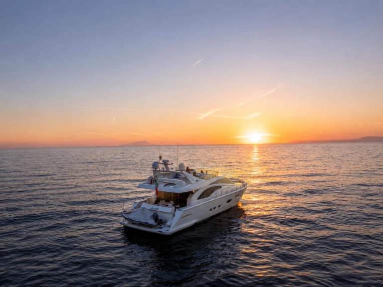 Pronajmout Jachta se skipperem či ne Ferretti v Castellammare di Stabia