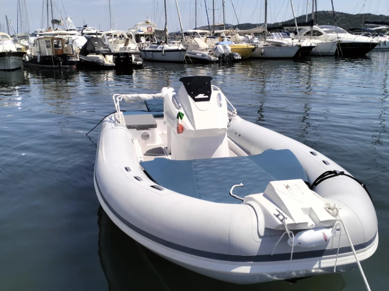Pronájem Polotuhá loď Mirimare s licencí