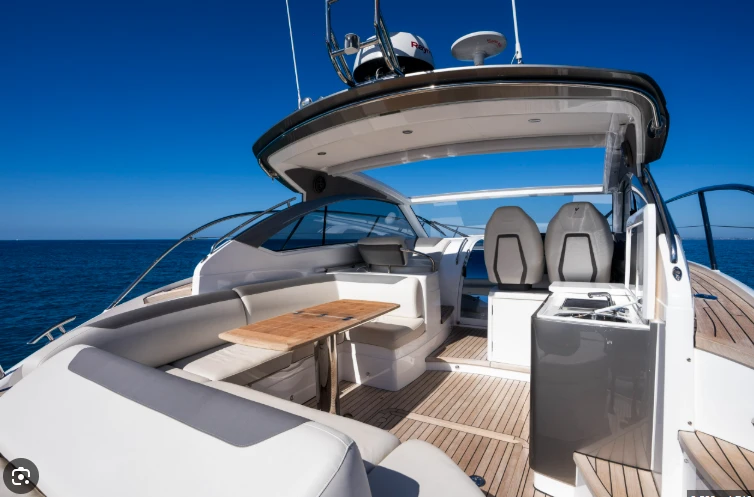 Pronájem lodi Princess Princess V40 v Port de Sitges Aiguadolç na Samboatu