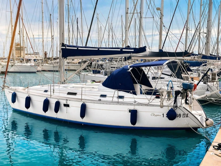 Bénéteau Oceanis 381 jednotlivci a charterové společnosti v Ponza