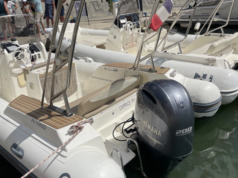 Pronájem Polotuhá loď v Argelès-sur-Mer -Capelli Tempest 700