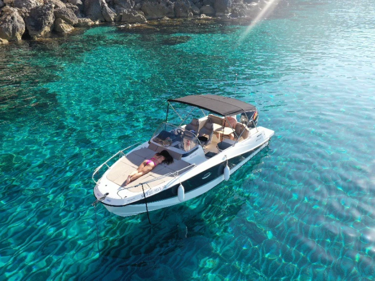 Pronájem lodi Quicksilver Activ 755 Sundeck v Mahon na Samboatu