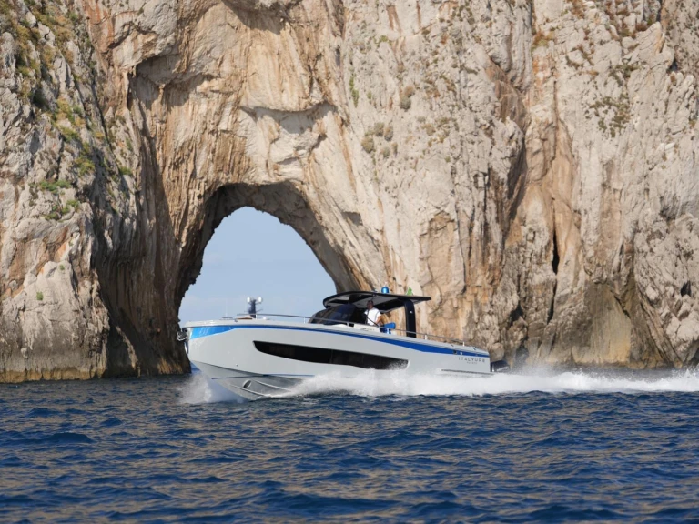 Allures Italyure 38 Sport jednotlivci a charterové společnosti v Sorrento