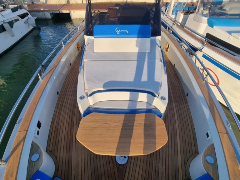 Pronajmout si Allures Italyure 38 Sport v Sorrento