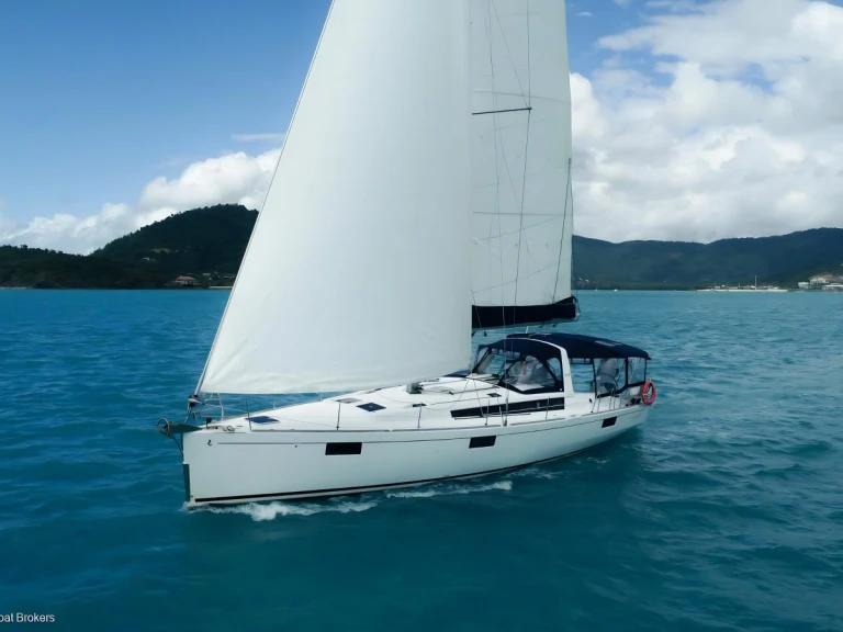 Pronájem lodi Puerto Banús lákavé ceny Oceanis 48