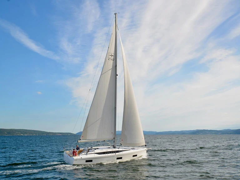 Bavaria Bavaria C42 jednotlivci a charterové společnosti v Gouvia