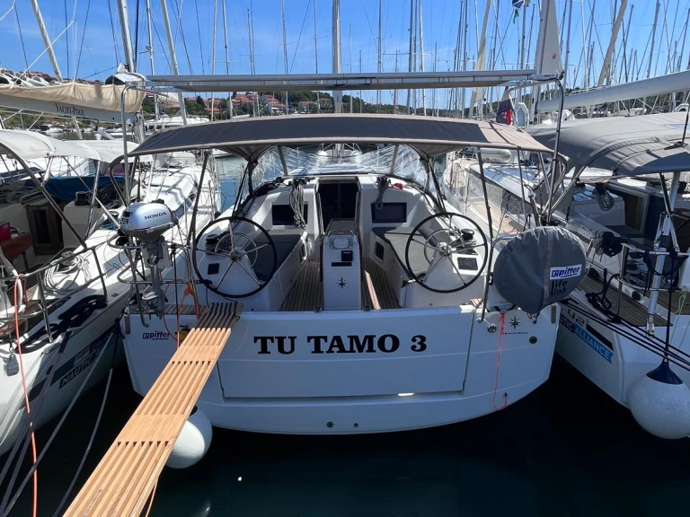Jeanneau Sun Odyssey 410 jednotlivci a charterové společnosti v Trogir