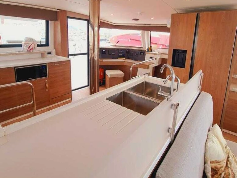 Pronájem lodi Bali Bali 4.6 v Le Marin na Samboatu