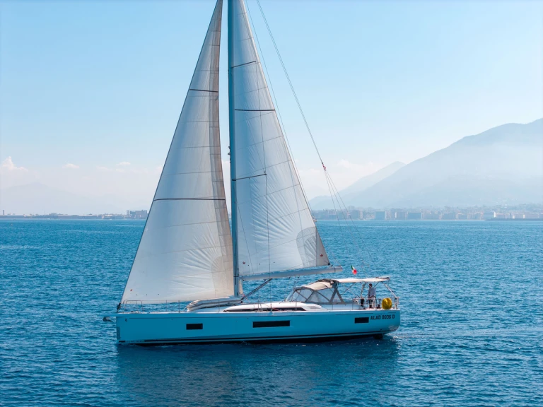 Pronajmout Plachetnice se skipperem či ne Bénéteau v Castellammare di Stabia