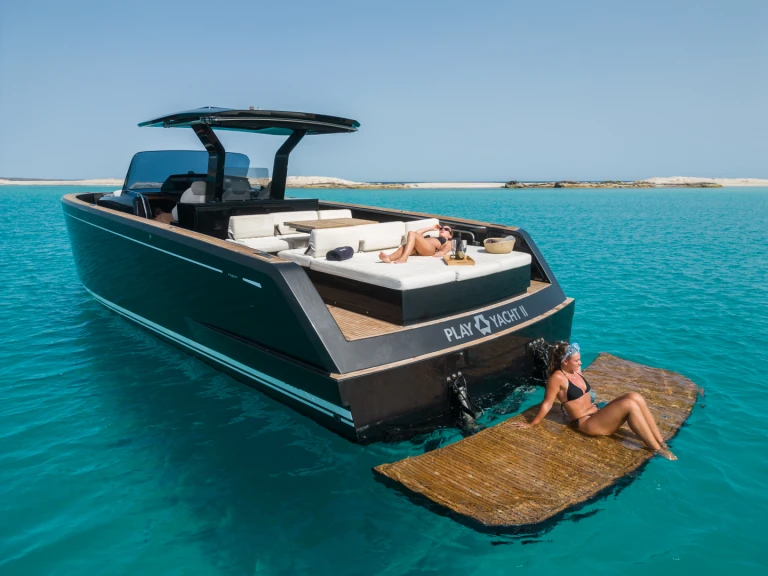 Pronajmout Motorová loď se skipperem či ne Pardo Yachts v Ibiza Town