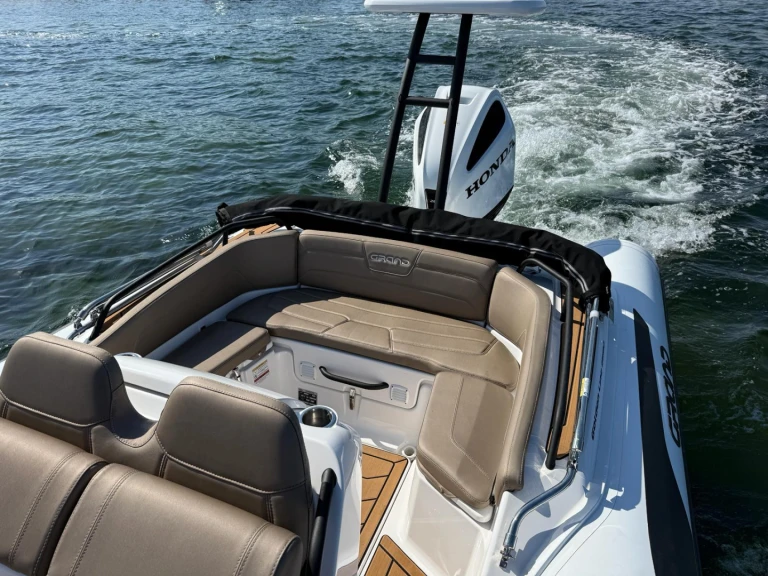 Grand Boats GOLDEN LINE 680 jednotlivci a charterové společnosti v Mèze
