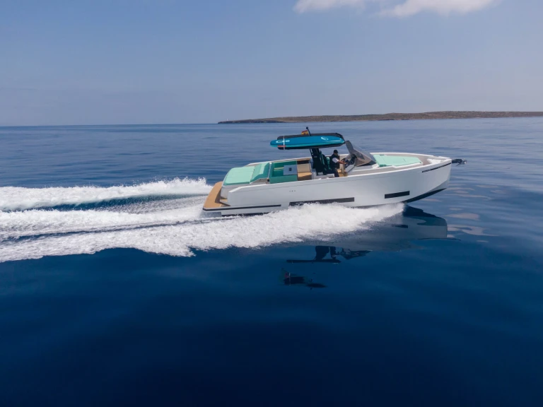 Motorová loď k pronájmu v Ibiza Town za nejlepší cenu