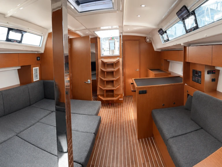 Pronajmout si Bavaria Bavaria C42 v Alimos