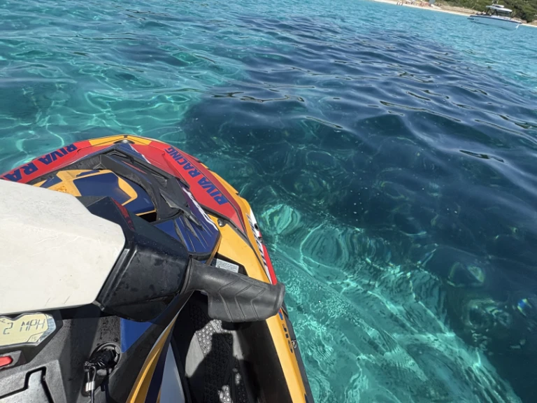 Pronajmout si Sea-Doo Spark v Saint-Tropez