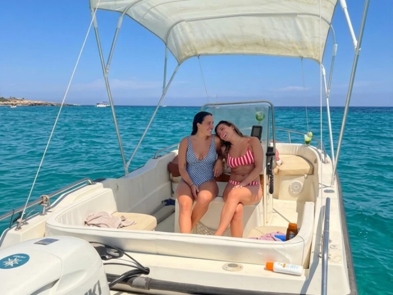 Pronájem lodi Medi 520 v Monopoli na Samboatu