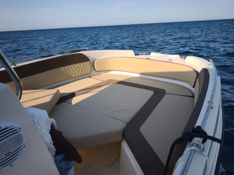 Pronajmout Motorová loď se skipperem či ne Nireus v Saint Paul's Bay