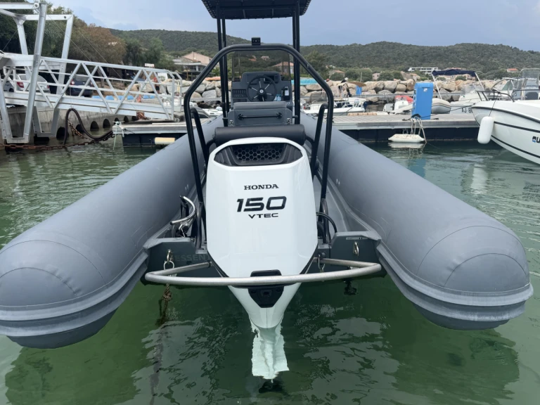 MAR SEA FISHER 680 jednotlivci a charterové společnosti v Porto Pollo