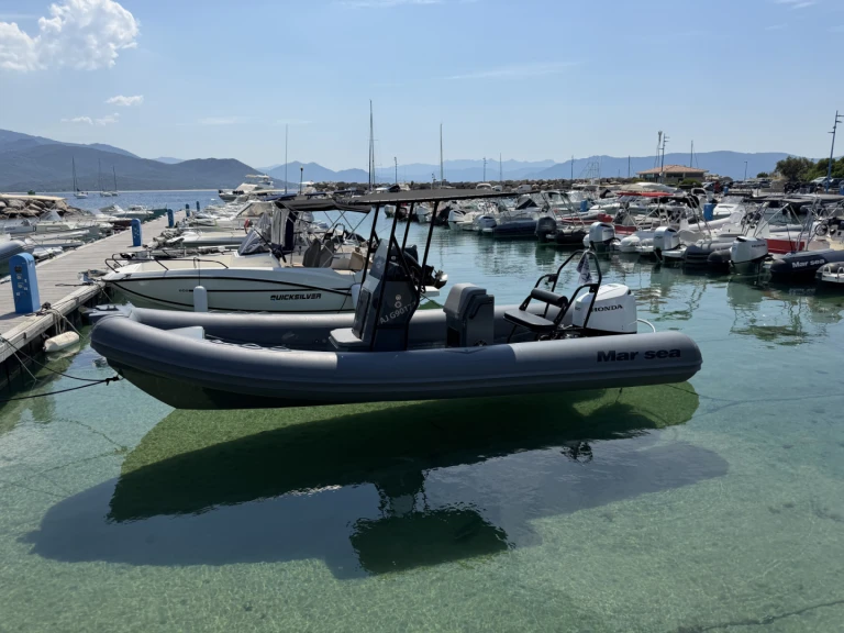 MAR SEA FISHER 680 jednotlivci a charterové společnosti v Porto Pollo