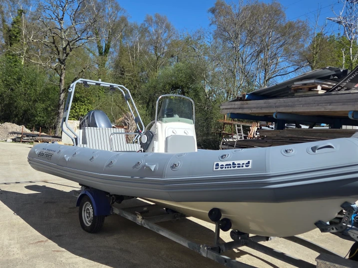 Pronájem jachty v Concarneau -Bombard Explorer 640 na Samboatu