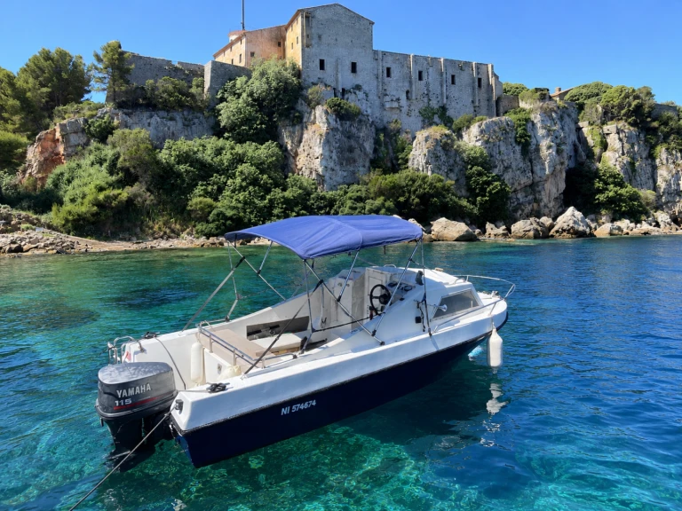 Pronajmout Motorová loď se skipperem či ne Rocca v Cannes