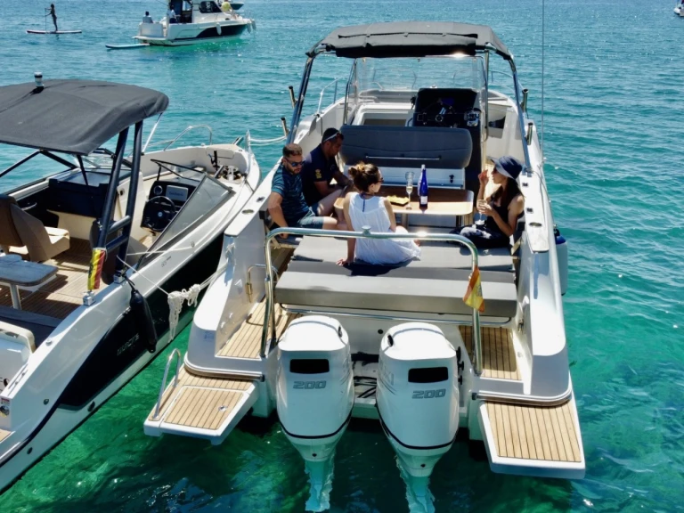 Pronajmout si Bénéteau Flyer 8.8 SPACEdeck v Tossa de Mar