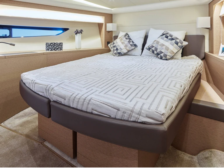 Pronájem Jachta Prestige Yachts s licencí