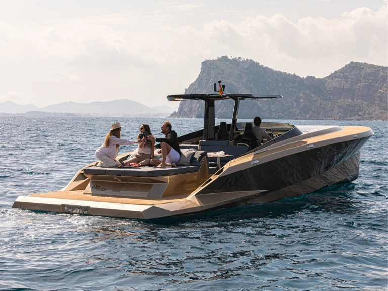 Pronájem Motorová loď Say Carbon Yachts s licencí