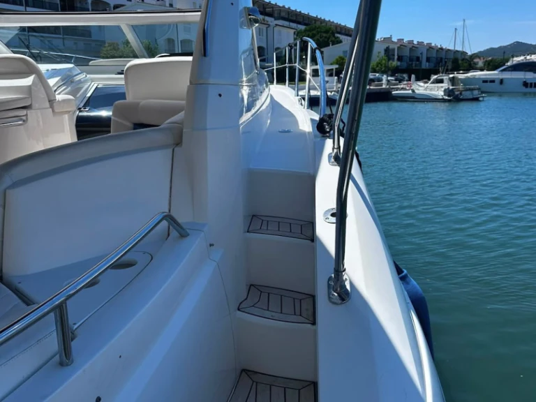 Pronájem Motorová loď Sunseeker s licencí