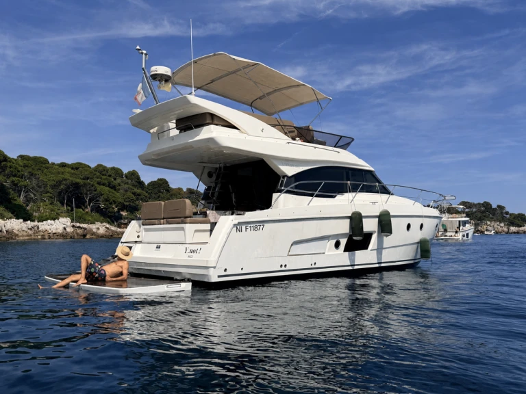 Bavaria Virtess 420 Fly jednotlivci a charterové společnosti v Antibes