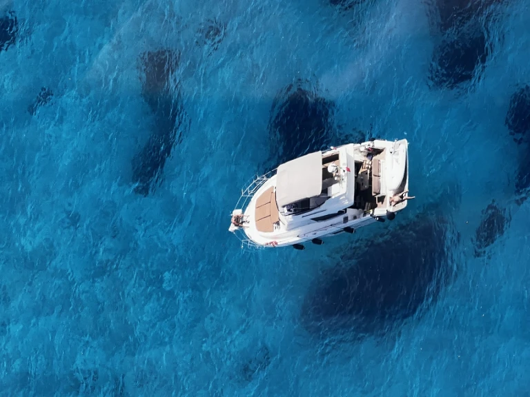Pronájem jachty v Antibes -Bavaria Virtess 420 Fly na Samboatu