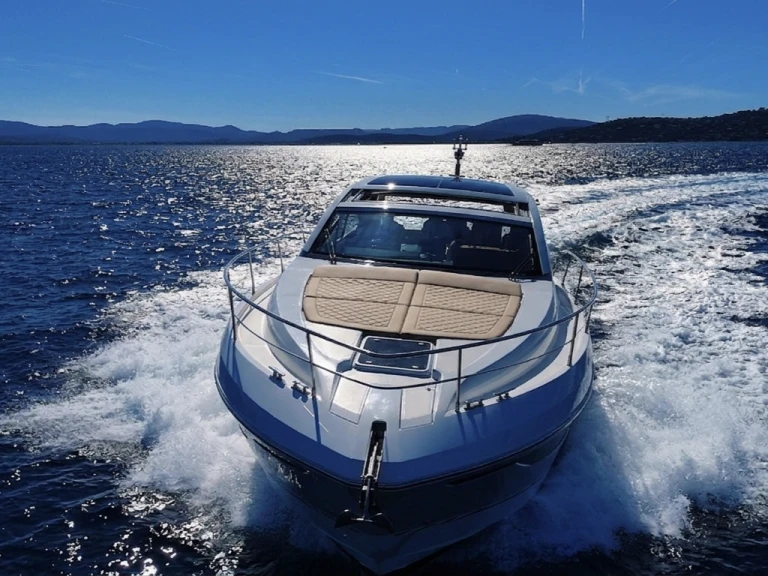 Pronájem lodi Fairline Targa 45 Gran Turismo v Cogolin na Samboatu