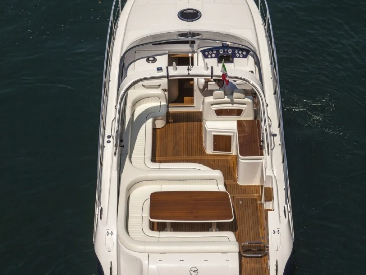 Airon 388 jednotlivci a charterové společnosti v Théoule-sur-Mer