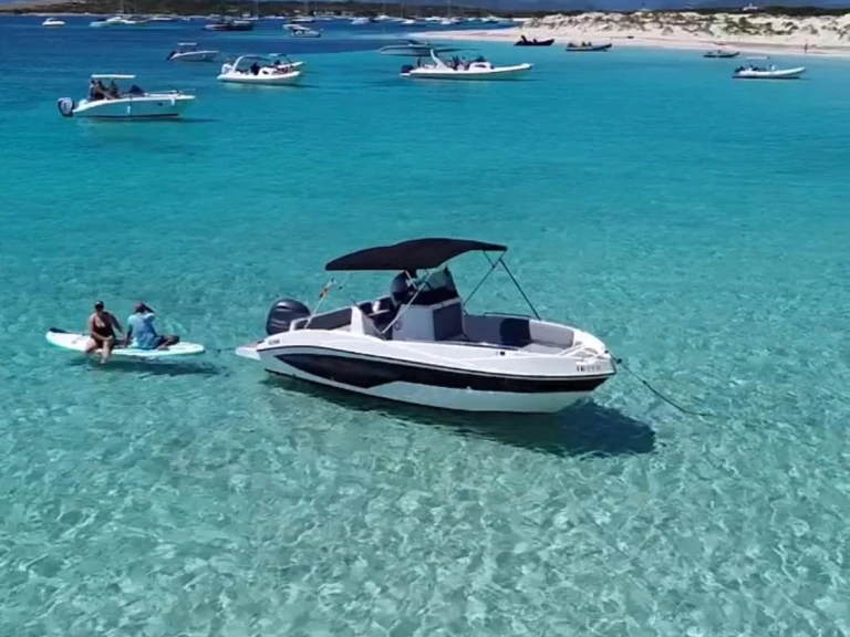 Motorová loď k pronájmu v Ibiza Town za nejlepší cenu