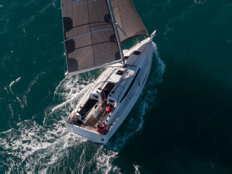 Pronájem jachty v Hyeres -Jeanneau Sun Odyssey 380 na Samboatu